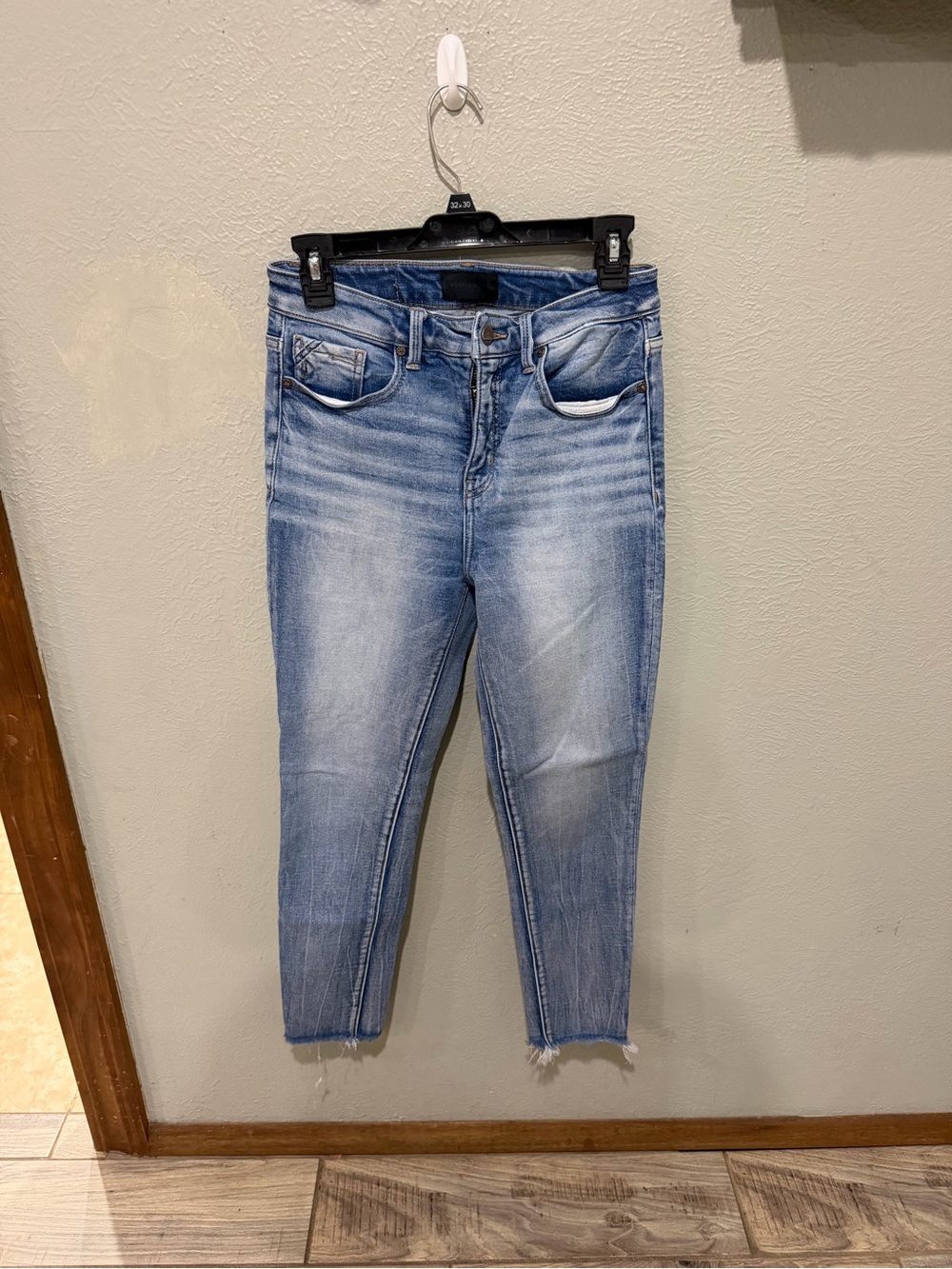 Buckle Light Wash Ankle Crop Jeans High Waisted Size 27 EUC